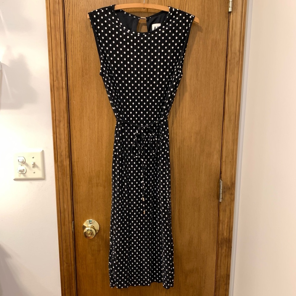 Beautiful black polka dot, pleated dress. Anne Klein size 6